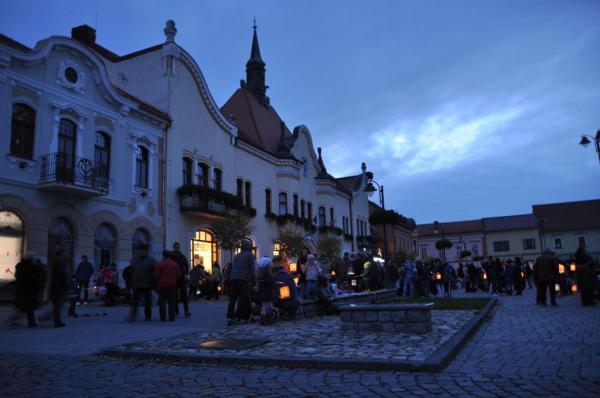 Lampiónový sprievod sv. Martina (foto: RNDr. Grežo Lampiónový sprievod sv. Martina (foto: RNDr. Grežo