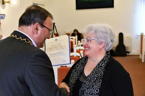 Udelenie ocenenia Pocty primátora mesta Mgr. Helen Udelenie ocenenia Pocty primátora mesta Mgr. Helen