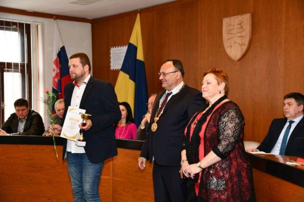 Ocenenie najúspešnejších športovcov mesta Topoľčan Ocenenie najúspešnejších športovcov mesta Topoľčan