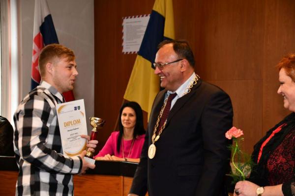 Ocenenie najúspešnejších športovcov mesta Topoľčan Ocenenie najúspešnejších športovcov mesta Topoľčan