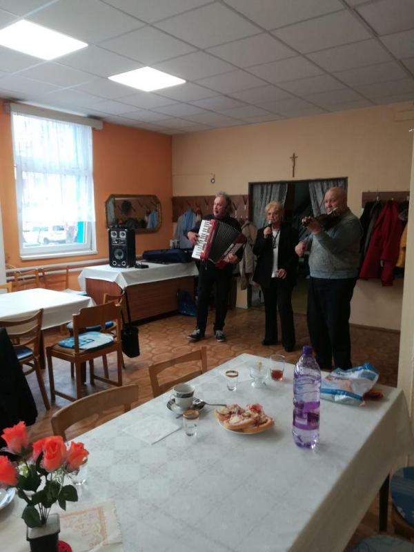 Kultúrny program pripravila hudobná skupina s naši Kultúrny program pripravila hudobná skupina s naši