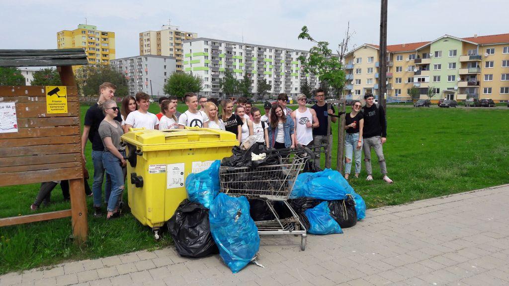 Fotogaléria Čistenie okolia oddychovej zóny Margarétka v rámci Dňa Zeme 2018 (3) Čistenie okolia oddychovej zóny Margarétka v rámci Dňa Zeme 2018