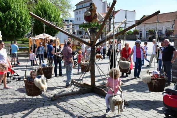 Ľudové umelecké remeslá v Topoľčanoch (foto: Ing. Ľudové umelecké remeslá v Topoľčanoch (foto: Ing.