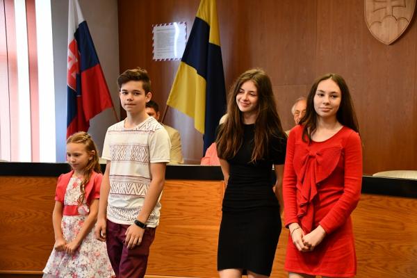 Oceňovanie úspešných žiakov Ďakovným listom Mesta Oceňovanie úspešných žiakov Ďakovným listom Mesta
