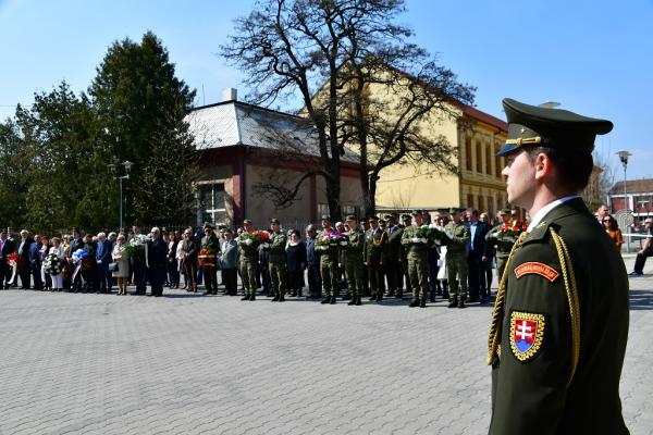 Každoročne si 1. apríla pripomíname oslobodenie m Každoročne si 1. apríla pripomíname oslobodenie m