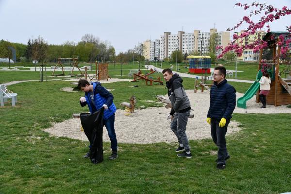 Upracme si Topoľčany Upracme si Topoľčany