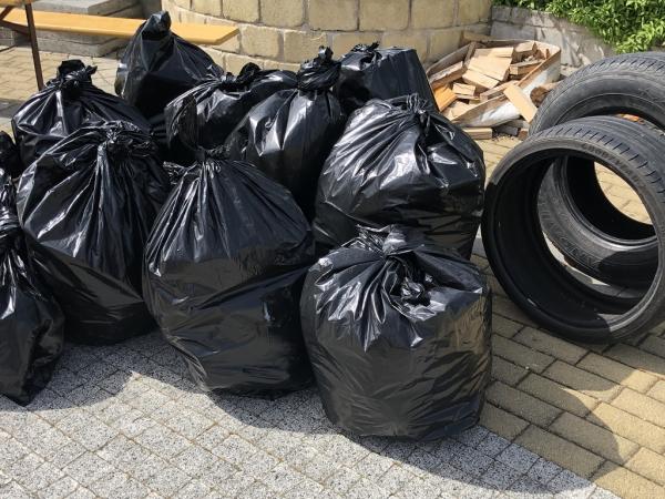 Čistenie mesta Topoľčany pokračuje a dnes Mládežní Čistenie mesta Topoľčany pokračuje a dnes Mládežní