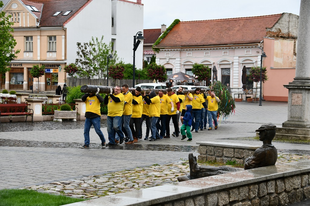 Fotogaléria Stavanie Mája v Topoľčanoch 2019 (4) Stavanie Mája v Topoľčanoch 2019
